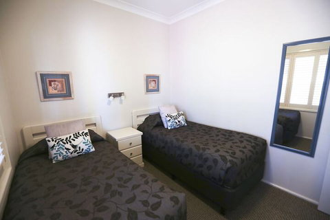 Country Apartments - ACT Tourism 7