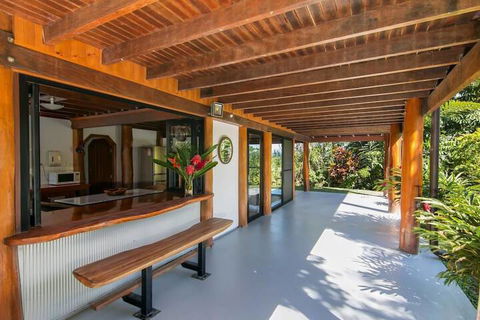 Daintree Manor Bed & Breakfast - ACT Tourism 1
