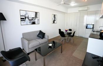 Under The Townsville Sun (694I) - ACT Tourism 1