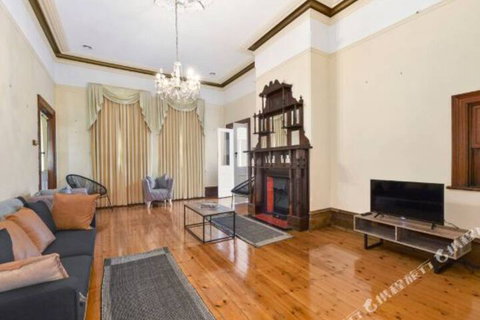 Rose Garden Spacious Family Home Near CBD - ACT Tourism 1