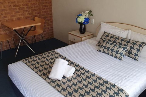 MAS Country Colonial Motor Inn - ACT Tourism 5
