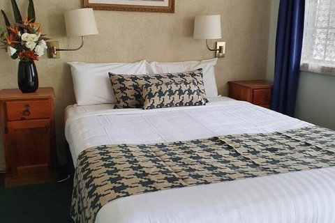 MAS Country Colonial Motor Inn - ACT Tourism 4