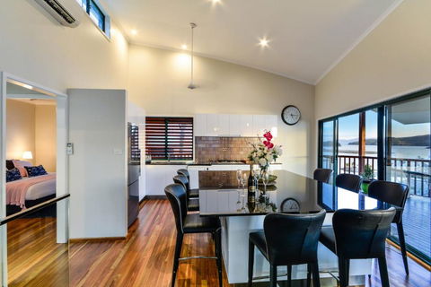 NEWLY BEAUTFULLY RENOVATED 16 The Casuarina 3 Bedroom House With 180 Degree Ocean Views - ACT Tourism 5