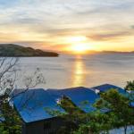 NEWLY BEAUTFULLY RENOVATED 16 The Casuarina 3 Bedroom House With 180 Degree Ocean Views - ACT Tourism 0