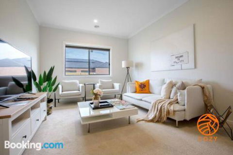 109Cozy Cranbourne Family House5Bed2Bath2Parking - ACT Tourism 1
