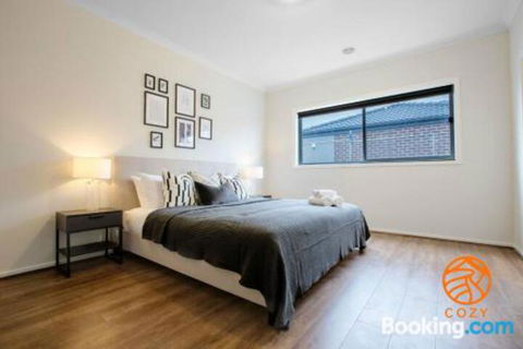 109Cozy Cranbourne Family House5Bed2Bath2Parking - ACT Tourism 4