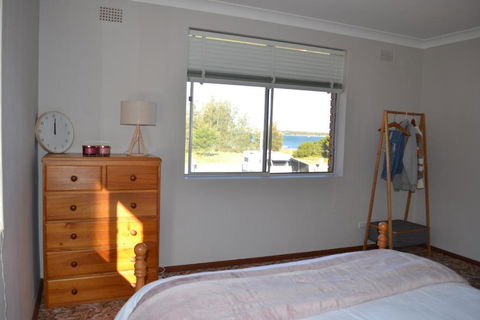 Apartment With Sweeping View Of The Bay 2 Bedrooms Sleeps 5 - ACT Tourism 5