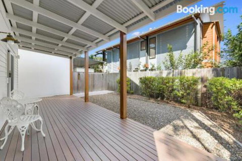 Mudjimba Island Beach House - ACT Tourism 5