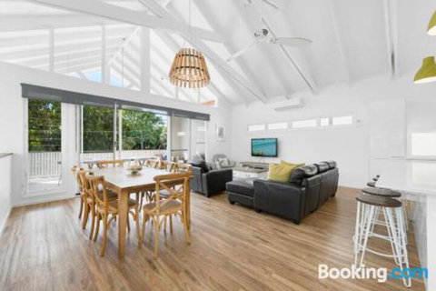 Mudjimba Island Beach House - ACT Tourism 3