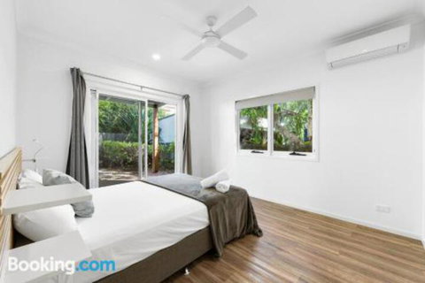 Mudjimba Island Beach House - ACT Tourism 4
