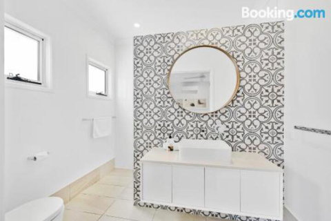 Mudjimba Island Beach House - ACT Tourism 0