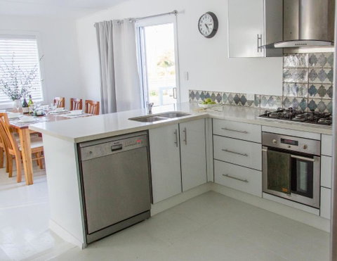 The Rested Guest 3 Bedroom Cottage West Wyalong - ACT Tourism 4