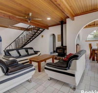 31 Rest Point Absolute Waterfront with Jetty - ACT Tourism
