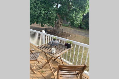 Stunning Queenslander - ACT Tourism 3