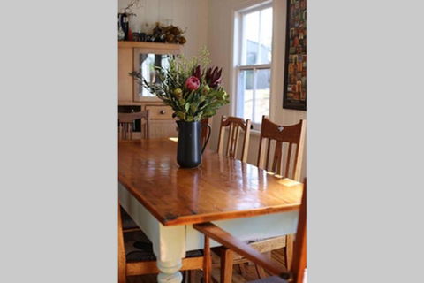 Stunning Queenslander - ACT Tourism 1