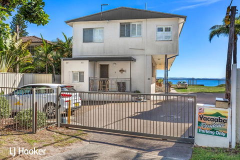 Yacaaba Beautiful Waterfront Location - ACT Tourism 1