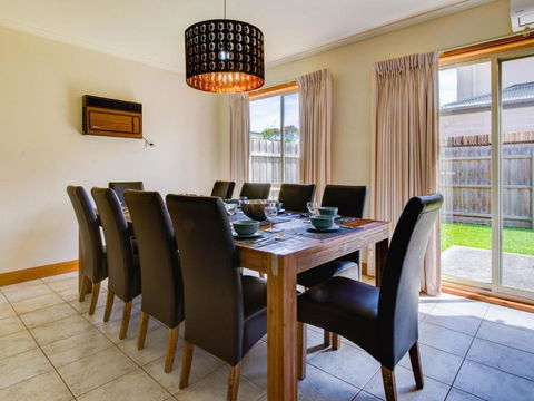 Albert Park - ACT Tourism 1