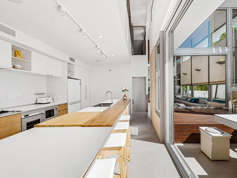 Ultimate Light & Space Noosa Heads - ACT Tourism 6