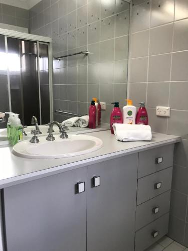 Townsville Wistaria Spacious Home - ACT Tourism 2