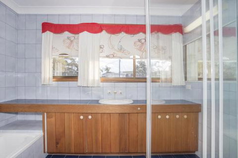 Stunning Clifftop Location 213 Mitchell Pde - ACT Tourism 5