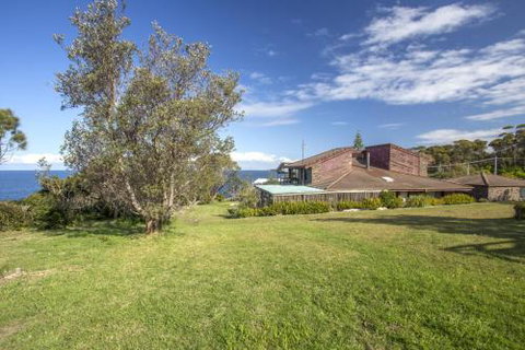 Stunning Clifftop Location 213 Mitchell Pde - ACT Tourism 3