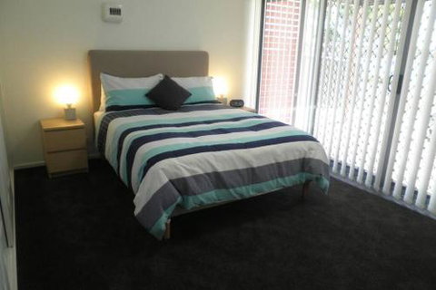 Almonta Apartments On The Water Front - ACT Tourism 3