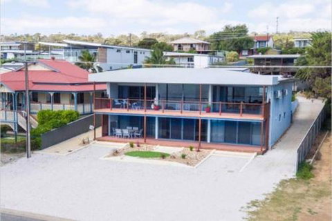 Almonta Apartments On The Water Front - ACT Tourism 0