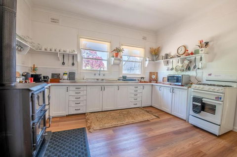 The Cottage Bondonga - ACT Tourism 1
