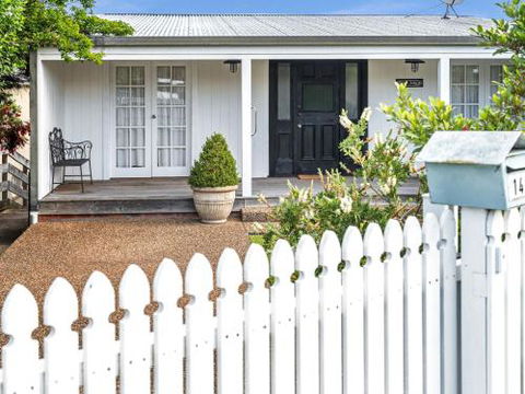 VINCES LANDING OLD EROWAL BAY 4pm Check Out Sundays - ACT Tourism 3