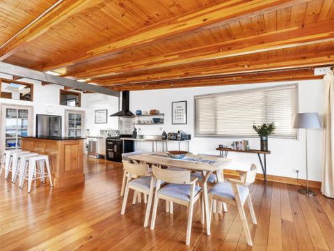 VINCES LANDING OLD EROWAL BAY 4pm Check Out Sundays - ACT Tourism 5