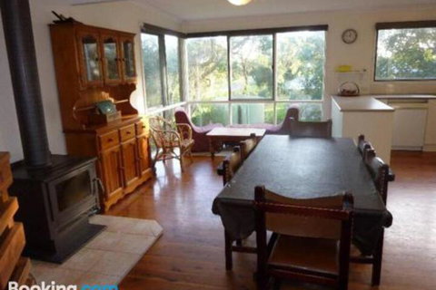 11 The Boulevarde Sandy Point - ACT Tourism 0