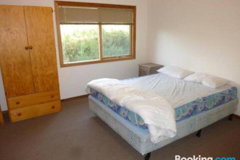 11 The Boulevarde Sandy Point - ACT Tourism 3