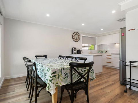 Rosebud Family Escape On Laurens - ACT Tourism 1