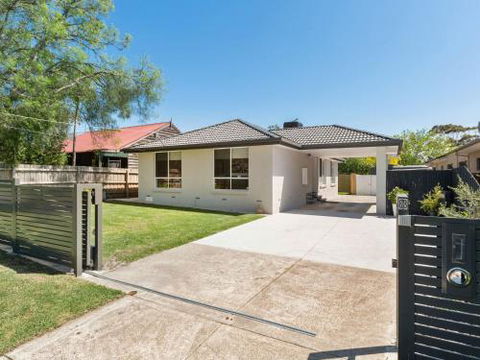 Rosebud Family Escape On Laurens - ACT Tourism 6