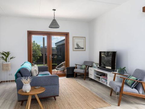 SPINDRIFT Kiama & Surrounds 4pm Check Out Sundays - ACT Tourism 0