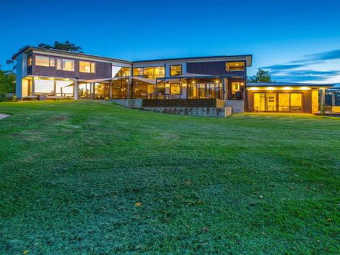 ALPINE LODGE Alpine Southern Highlands 4pm Check Out Sundays - ACT Tourism 0