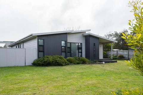 34 Ash Avenue Sandy Point - ACT Tourism 0