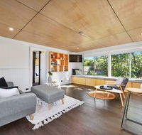 4 Bedroom Entertainer with Bungalow Next To Beach