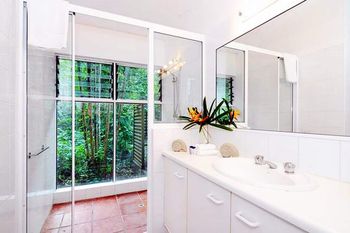 The Oak Beach Beachhouse - ACT Tourism 1