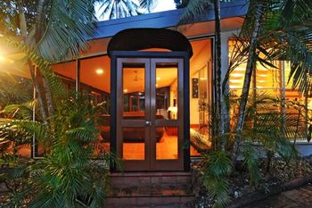 The Oak Beach Beachhouse - ACT Tourism 3