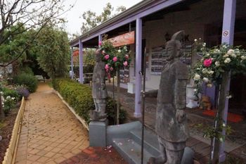 Spooky Hall Motel - ACT Tourism 0