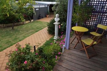 Spooky Hall Motel - ACT Tourism 4