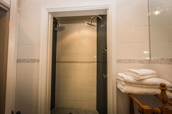 Spooky Hall Motel - ACT Tourism 2