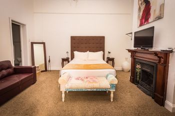 Spooky Hall Motel - ACT Tourism 1