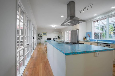 Lots Love Life Garden View Amazing Five Bedrooms - ACT Tourism 4