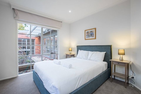 Lots Love Life Garden View Amazing Five Bedrooms - ACT Tourism 1