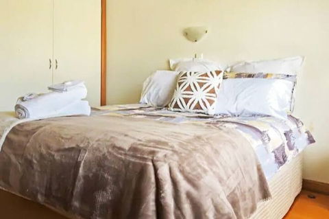 Rye Sleeps 10, Great Weekender - ACT Tourism 4
