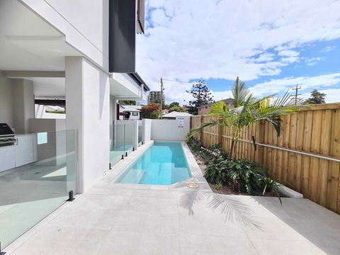 Modern 2 BR With Private Pool & Garden - ACT Tourism 2