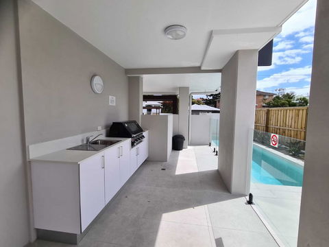Modern 2 BR With Private Pool & Garden - ACT Tourism 1
