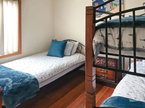 Home Near Shops & Beach - ACT Tourism 0